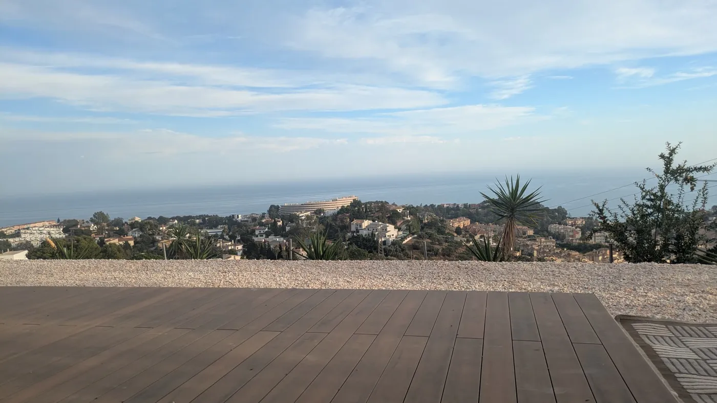 Terrasse de yoga vue mer